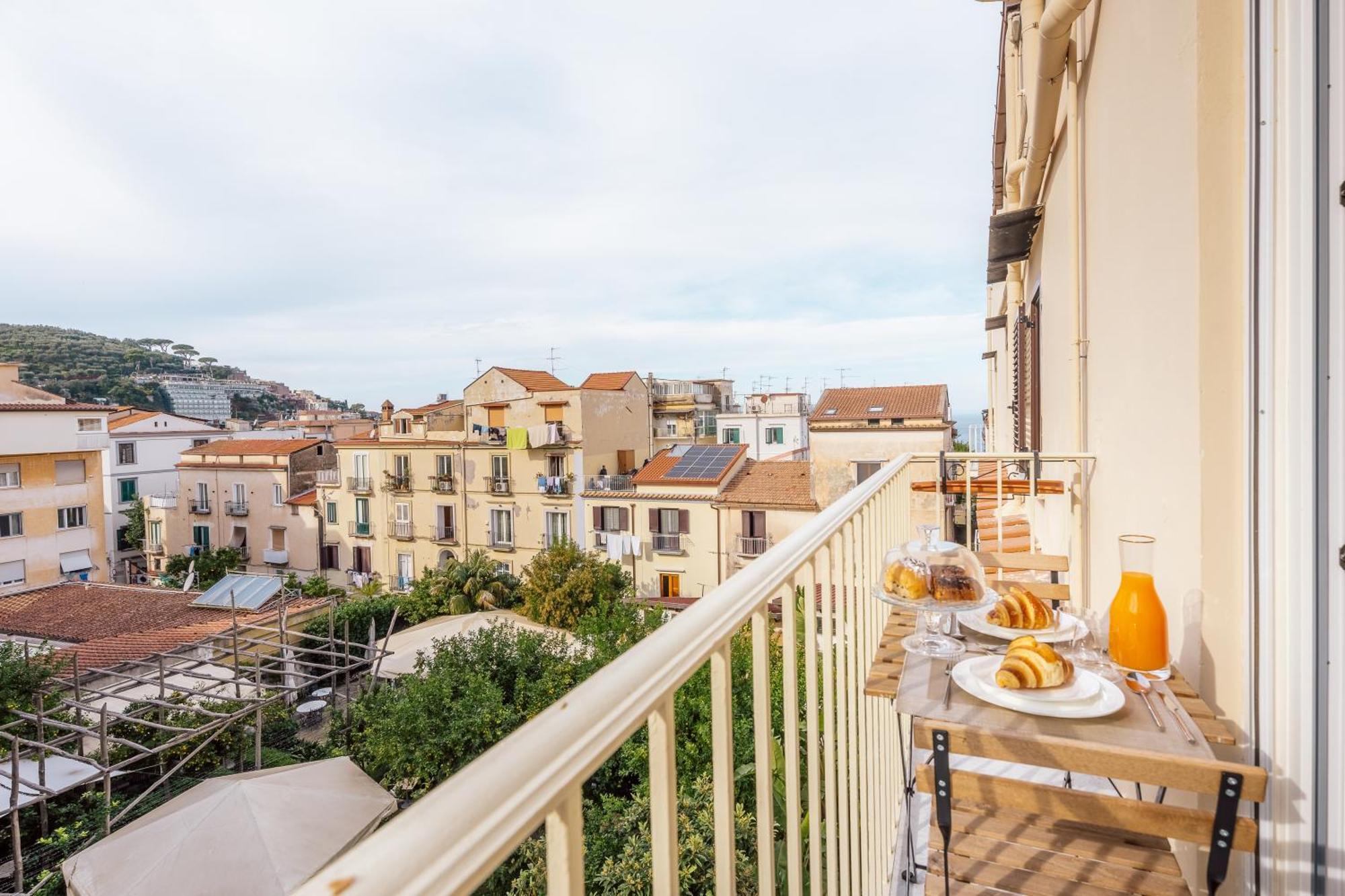 Casa E Arte Apartment Sorrento Bagian luar foto
